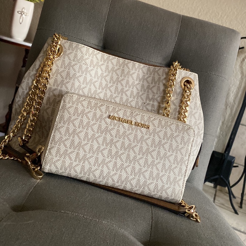 Michael Kors purse and matching wallet
